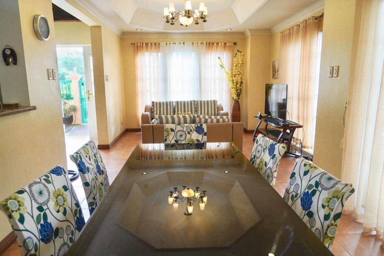 Charming Tagaytay Vacation Home Tagaytay City ภายนอก รูปภาพ